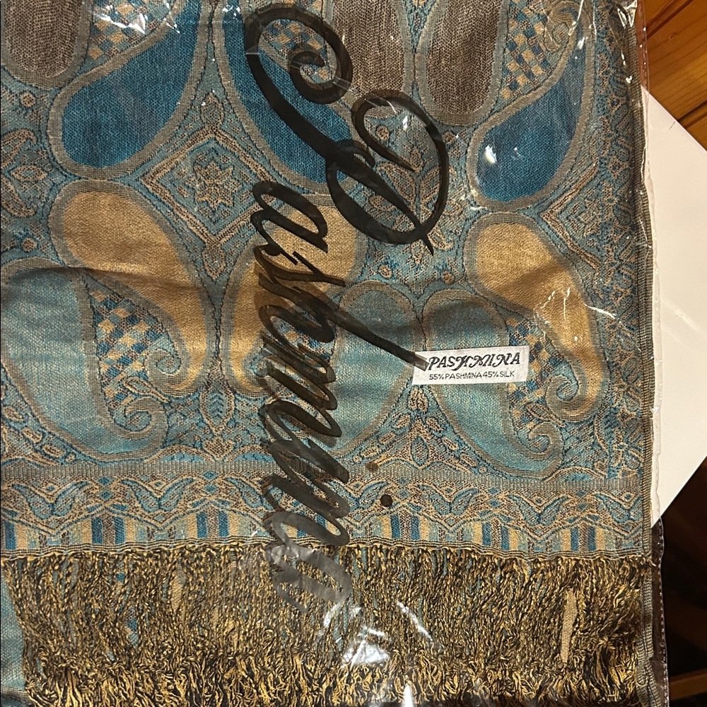 Elegant Paisley Scarf with Fringe
